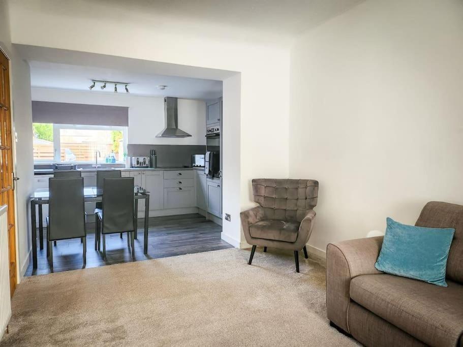 Central 2-Bedroom Bunglow With Double Sofa Bed Carnoustie Bagian luar foto