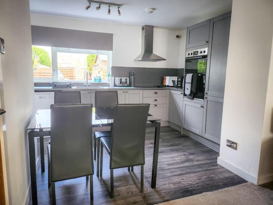 Central 2-Bedroom Bunglow With Double Sofa Bed Carnoustie Bagian luar foto