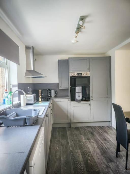 Central 2-Bedroom Bunglow With Double Sofa Bed Carnoustie Bagian luar foto